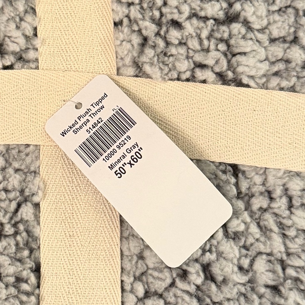L.L. Bean Soft Gray Sherpa Throw New with tags! - Picture 6 of 6